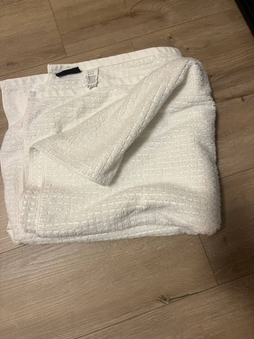DKNY White Textured Cotton Bath Towel
